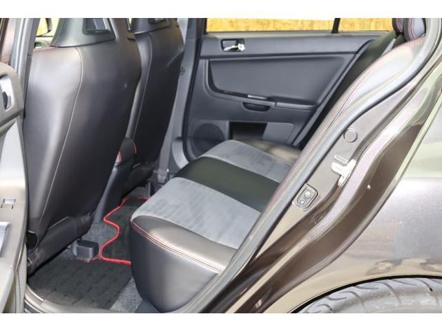 ランサー エボリューション ファイナルエディション BBS18インチAW・ビルシュタインショック・bremboレッドキャリパー・カロッツェリア メモリーナビ/フルセグTV・バックカメラ・ハーフレザーシート・レカロシート・保証書・取扱説明書(22枚目)