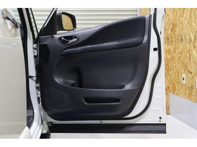 セレナ ハイウェイスター Vセレ+セーフティ SHV Aセフ 衝突被害軽減ブレーキシステム・KENWOOD メモリーナビ・バックカメラ・両側パワースライドドア・オートエアコン・オートライト・クルーズコントロール・リヤサンシェード・保証書・取扱説明書(17枚目)