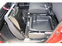 助手席下に収納スペースあります。