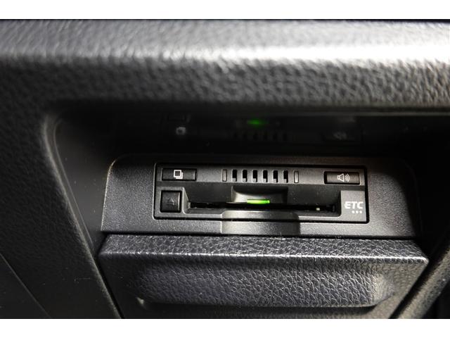 ヴォクシー ＺＳ　煌ＩＩ　フルセグ　メモリーナビ　ＤＶＤ再生　バックカメラ　衝突被害軽減システム　ＥＴＣ　両側電動スライド　ＬＥＤヘッドランプ　ウオークスルー　乗車定員８人　３列シート　アイドリングストップ（22枚目）