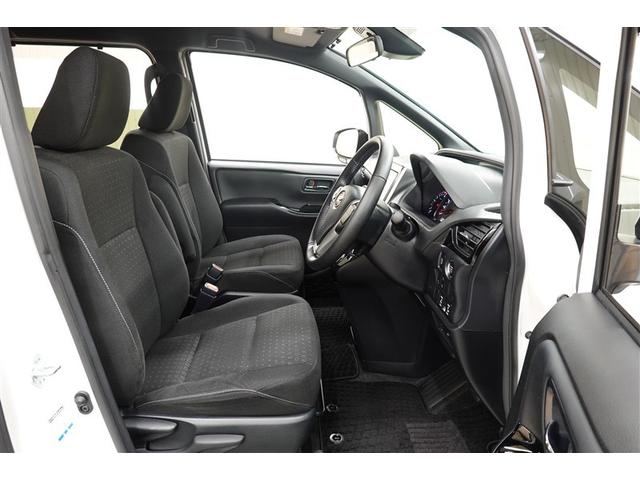 見通しのよいすっきりとした視界で、誰でも運転しやすいです。運転のしやすさは疲れにくさにも繋がりますよ♪