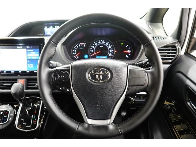 ドライバーに寄り添う快適な操作フィールをもたらすステアリングです。