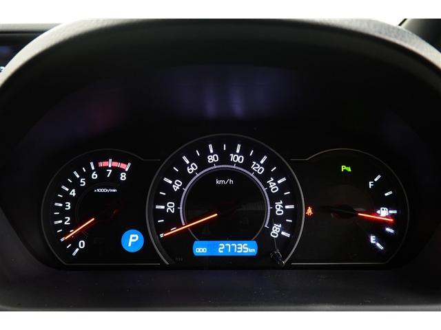 とっても見やすいメーターです。夜間時はラグジュアリーな気分にさせてくれる照明が魅力ですので、夜のドライブも楽しみになりますよ♪