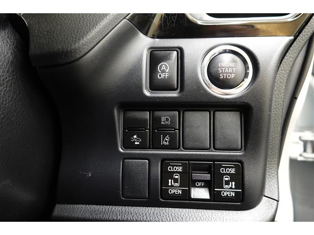 両側パワースライドドア付きだから、狭い駐車スペースなどでの　乗り降りラクラク！小さなお子さまのいるご家庭には嬉しい装備。