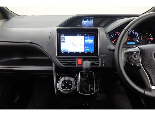 純正ナビを装備。タッチパネル式で使いやすく、お出かけもラクラクです。