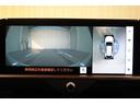 パノラミックビューモニター付きです。車両を上から見たような映像をディスプレイオーディオ画面に表示。運転席からの目視だけでは見にくい、車両周辺の状況をリアルタイムでしっかり確認できます。