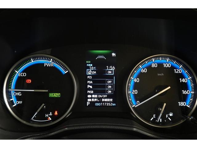 とっても見やすいメーターです。夜間時はラグジュアリーな気分にさせてくれる照明が魅力ですので、夜のドライブも楽しみになりますよ♪