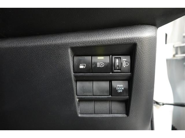 オートマチックハイビームとは、先行車や対向車のライトを認識し、ハイビームとロービームを自動で切り替える機能です。夜道の視界を確保します。詳細は販売店スタッフまでおたずねください。