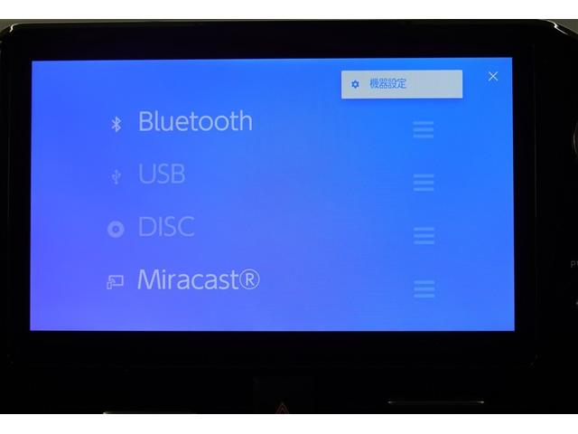 デイスプレイオーディオを装備。スマホとクルマをつなぐことで、いろんなサービスが楽しめます。（ＡｐｐｌｅＣａｒｐｌａｙ／ＡｎｄｒｏｉｄＡｕｔｏ　対応）