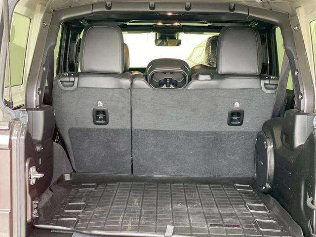 広々ラゲッジスペースは用途によって使い分けが可能です！ゴルフバッグもしっかり収納♪