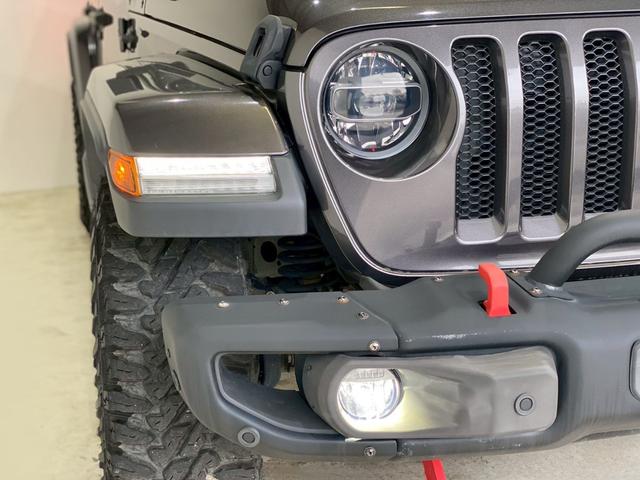 夜道も明るく照らすオシャレな形状のＬＥＤヘッドライト！