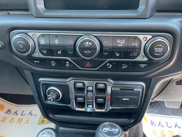 ジープ・ラングラーアンリミテッド サハラ　ローンチエディション　サハラ　ローンチエディション　黒レザー　ＡｐｐｌｅＣａｒＰｌａｙ　バックカメラ　ＥＴＣ　リフトアップ　ＬＥＤ　クルーズコントロール　シート＆ステアリングヒーター　Ｂｌｕｅｔｏｏｔｈオーディオ　ＴＶ（16枚目）