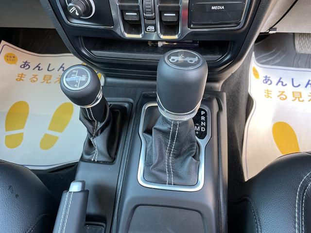 サハラ ローンチエディション サハラ ローンチエディション 黒レザー AppleCarPlay バックカメラ ETC リフトアップ LED クルーズコントロール シート&ステアリングヒーター Bluetoothオーディオ TV(17枚目)