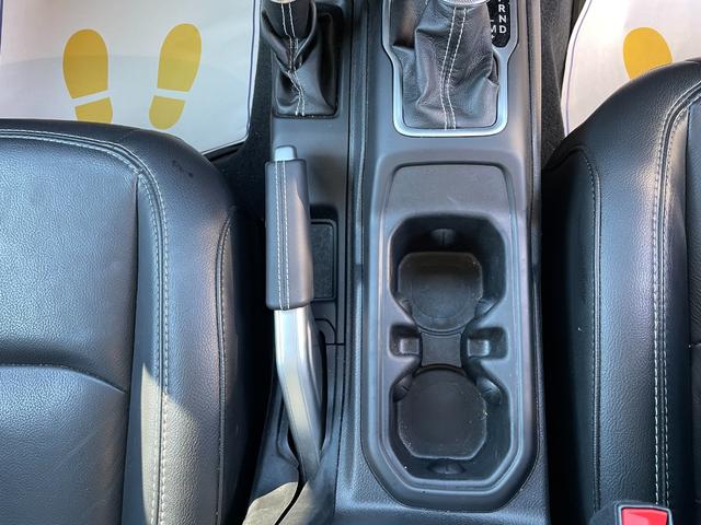 サハラ ローンチエディション サハラ ローンチエディション 黒レザー AppleCarPlay バックカメラ ETC リフトアップ LED クルーズコントロール シート&ステアリングヒーター Bluetoothオーディオ TV(18枚目)
