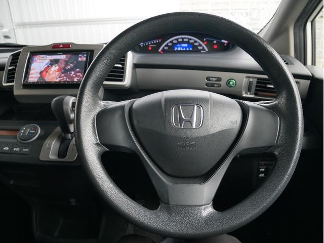 フリード ＧＨ　ユーザー様下取車両　車検２年付き　タイヤ４本新品交換　ナビ・ＴＶ・Ｂｌｕｅｔｏｏｔｈ　助手席側パワースライドドア　スマートキー２個・イモビライザー　オートエアコン　６人乗り　ＥＴＣ（6枚目）