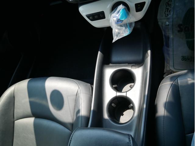 プリウス Ｓツーリングセレクション　モデリスタＩＣＯＮＩＣＳＴＹＬＥフルエアロ　１９インチアルミ＆新品タイヤ　純正９インチナビ・ＴＶ・Ｂｌｕｅｔｏｏｔｈ・バックカメラ　トヨタセーフティセンス　オートクルーズ　ピラーパネル新品（13枚目）