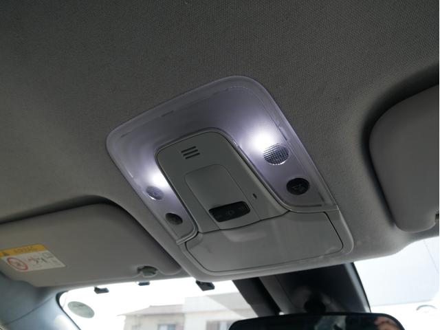 プリウス Ｓツーリングセレクション　モデリスタＩＣＯＮＩＣＳＴＹＬＥフルエアロ　１９インチアルミ＆新品タイヤ　純正９インチナビ・ＴＶ・Ｂｌｕｅｔｏｏｔｈ・バックカメラ　トヨタセーフティセンス　オートクルーズ　ピラーパネル新品（18枚目）