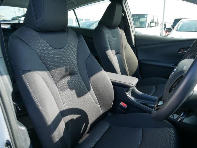 プリウス SセーフティプラスII 純正ディスプレイオーディオナビ 全方位モニター トヨタセーフティセンス クルーズコントロール ブラインドスポットモニター オートエアコン(3枚目)