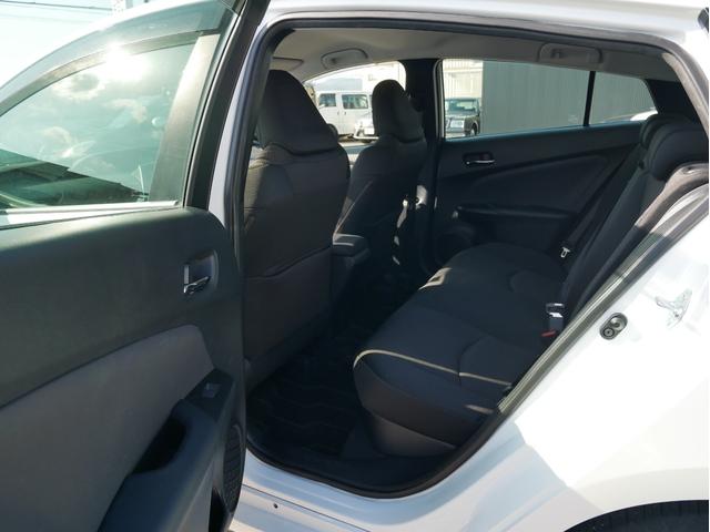 プリウス SセーフティプラスII 純正ディスプレイオーディオナビ 全方位モニター トヨタセーフティセンス クルーズコントロール ブラインドスポットモニター オートエアコン(19枚目)