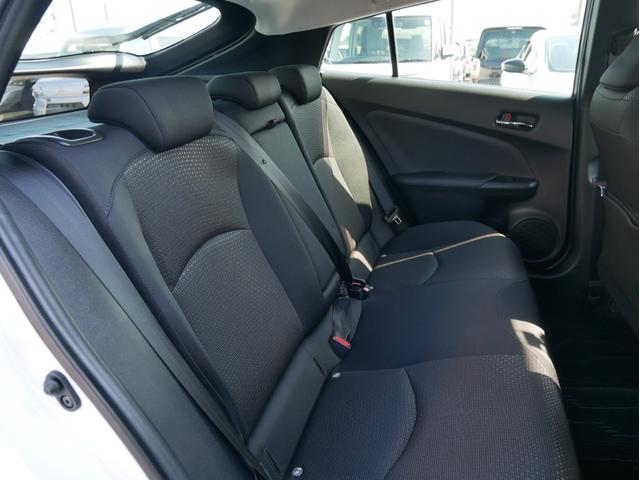 プリウス SセーフティプラスII 純正ディスプレイオーディオナビ 全方位モニター トヨタセーフティセンス クルーズコントロール ブラインドスポットモニター オートエアコン(22枚目)