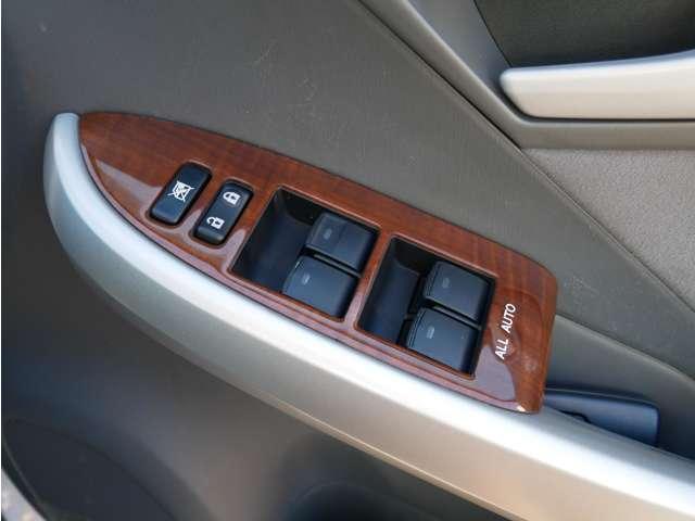 プリウス Ｓツーリングセレクション　モデリスタエアロ　シートカバー　純正ナビ・ＴＶ・バックカメラ　ＥＴＣ　１７インチアルミ　車検整備付き　インテリアパネル　プッシュスタート・スマートキー（12枚目）