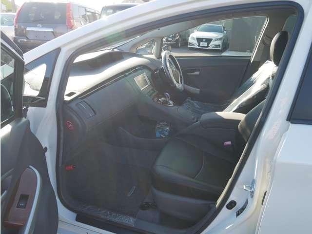 プリウス Ｓツーリングセレクション　モデリスタエアロ　シートカバー　純正ナビ・ＴＶ・バックカメラ　ＥＴＣ　１７インチアルミ　車検整備付き　インテリアパネル　プッシュスタート・スマートキー（16枚目）