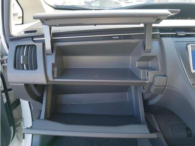 プリウス Ｓツーリングセレクション　モデリスタエアロ　シートカバー　純正ナビ・ＴＶ・バックカメラ　ＥＴＣ　１７インチアルミ　車検整備付き　インテリアパネル　プッシュスタート・スマートキー（18枚目）