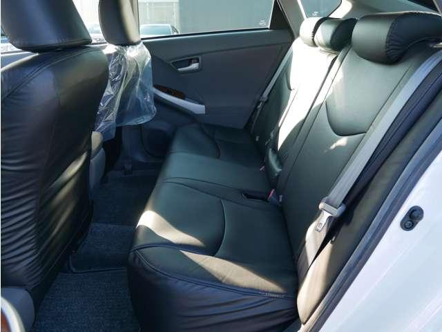 プリウス Ｓツーリングセレクション　モデリスタエアロ　シートカバー　純正ナビ・ＴＶ・バックカメラ　ＥＴＣ　１７インチアルミ　車検整備付き　インテリアパネル　プッシュスタート・スマートキー（21枚目）