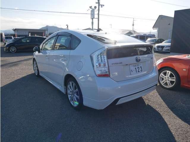 プリウス Ｓツーリングセレクション　モデリスタエアロ　シートカバー　純正ナビ・ＴＶ・バックカメラ　ＥＴＣ　１７インチアルミ　車検整備付き　インテリアパネル　プッシュスタート・スマートキー（25枚目）