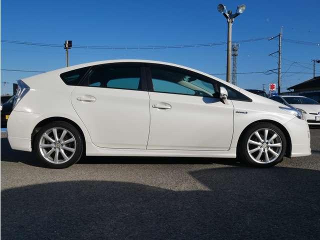 プリウス Ｓツーリングセレクション　モデリスタエアロ　シートカバー　純正ナビ・ＴＶ・バックカメラ　ＥＴＣ　１７インチアルミ　車検整備付き　インテリアパネル　プッシュスタート・スマートキー（28枚目）