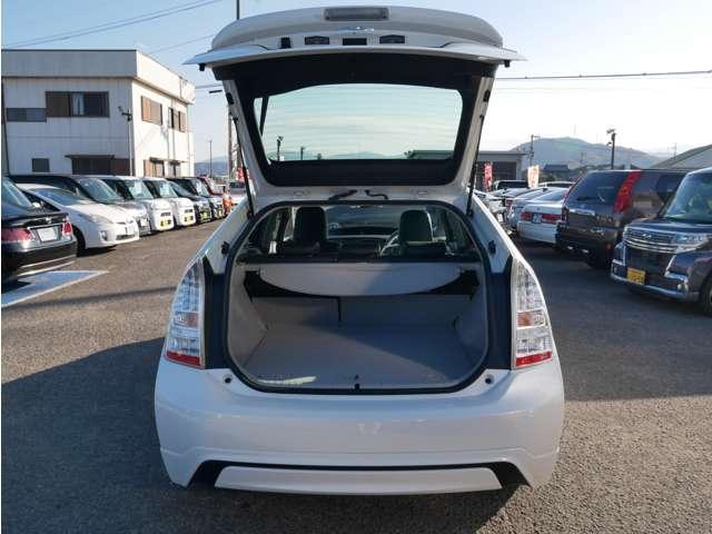 プリウス Ｓツーリングセレクション　モデリスタエアロ　シートカバー　純正ナビ・ＴＶ・バックカメラ　ＥＴＣ　１７インチアルミ　車検整備付き　インテリアパネル　プッシュスタート・スマートキー（40枚目）