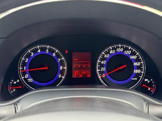 スカイライン ３７０ＧＴ　ＥＴＣ　バックカメラ　アルミホイール　ＨＩＤ　サンルーフ　ＡＴ　スマートキー　盗難防止システム　パワーシート　ＣＤ　ミュージックプレイヤー接続可　衝突安全ボディ　ＡＢＳ　ＥＳＣ　エアコン（17枚目）