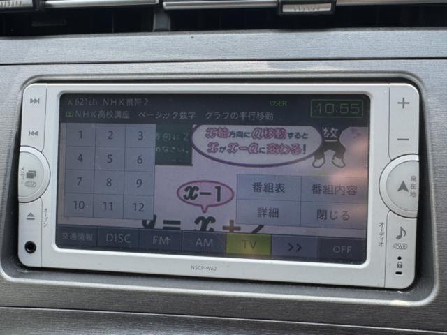 プリウス Ｓ　ＥＴＣ　バックカメラ　ＴＶ　アルミホイール　オートライト　ＨＩＤ　ＣＶＴ　スマートキー　アイドリングストップ　電動格納ミラー　盗難防止システム　ＣＤ　衝突安全ボディ　ＡＢＳ　ＥＳＣ　エアコン（3枚目）