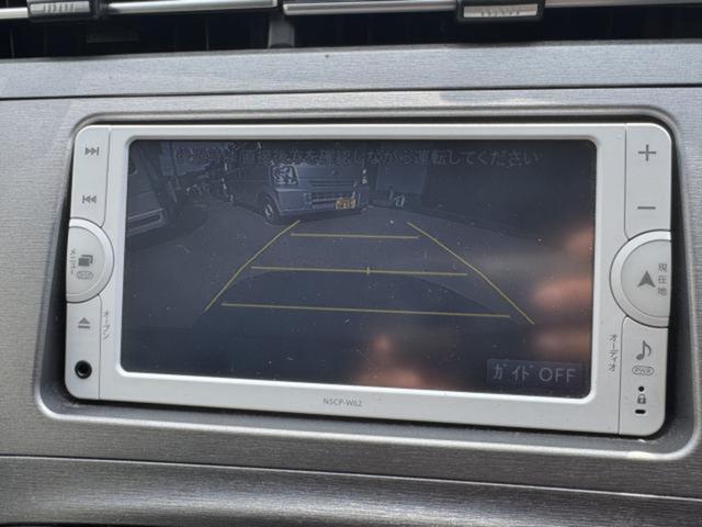 プリウス Ｓ　ＥＴＣ　バックカメラ　ＴＶ　アルミホイール　オートライト　ＨＩＤ　ＣＶＴ　スマートキー　アイドリングストップ　電動格納ミラー　盗難防止システム　ＣＤ　衝突安全ボディ　ＡＢＳ　ＥＳＣ　エアコン（5枚目）