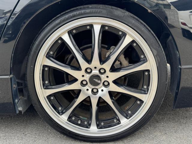 プリウス Ｓ　ＥＴＣ　バックカメラ　ＴＶ　アルミホイール　オートライト　ＨＩＤ　ＣＶＴ　スマートキー　アイドリングストップ　電動格納ミラー　盗難防止システム　ＣＤ　衝突安全ボディ　ＡＢＳ　ＥＳＣ　エアコン（19枚目）