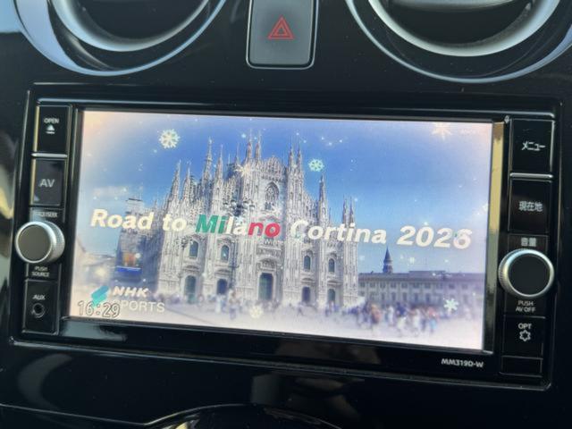 ノート ｅ－パワー　Ｘ　全周囲カメラ　ＴＶ　クリアランスソナー　レーンアシスト　衝突被害軽減システム　アルミホイール　オートライト　スマートキー　アイドリングストップ　電動格納ミラー　ＣＶＴ　盗難防止システム　衝突安全ボディ（3枚目）