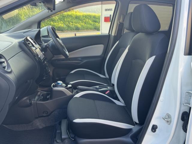 ノート ｅ－パワー　Ｘ　全周囲カメラ　ＴＶ　クリアランスソナー　レーンアシスト　衝突被害軽減システム　アルミホイール　オートライト　スマートキー　アイドリングストップ　電動格納ミラー　ＣＶＴ　盗難防止システム　衝突安全ボディ（11枚目）