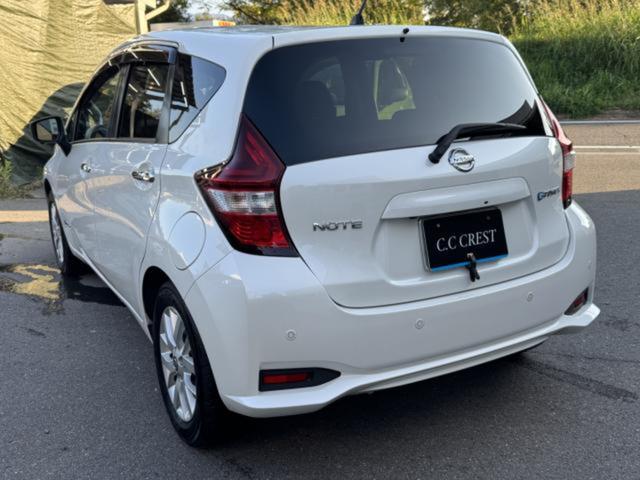 ノート ｅ－パワー　Ｘ　全周囲カメラ　ＴＶ　クリアランスソナー　レーンアシスト　衝突被害軽減システム　アルミホイール　オートライト　スマートキー　アイドリングストップ　電動格納ミラー　ＣＶＴ　盗難防止システム　衝突安全ボディ（16枚目）