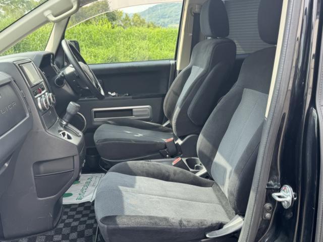 デリカＤ：５ ローデスト　リミテッドエディション　ＴＶ　両側スライド・片側電動　ＨＩＤ　スマートキー　後席モニター　３列シート　ＣＶＴ　アルミホイール　ＣＤ　盗難防止システム　衝突安全ボディ　ＡＢＳ　ＥＳＣ　エアコン　パワーステアリング（9枚目）