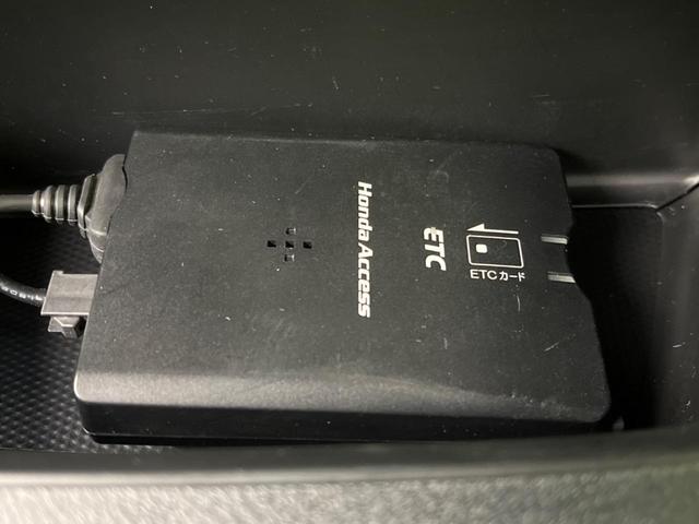 RSZ HDDナビパッケージ 後席モニター 禁煙車 純正ナビ ETC HIDヘッド オートライト 革巻きステアリング ステアリングスイッチ パドルシフト フォグ DVD再生 地デジ オートエアコン(7枚目)