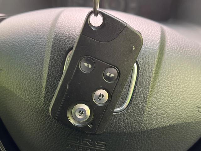 Z 両側電動ドア 禁煙車 メーカーナビ 寒冷地仕様 バックカメラ ビルトインETC HIDヘッド スマートキ― ステアリングスイッチ パドルシフト 純正16アルミ フォグランプ DVD再生 ワンセグ(5枚目)