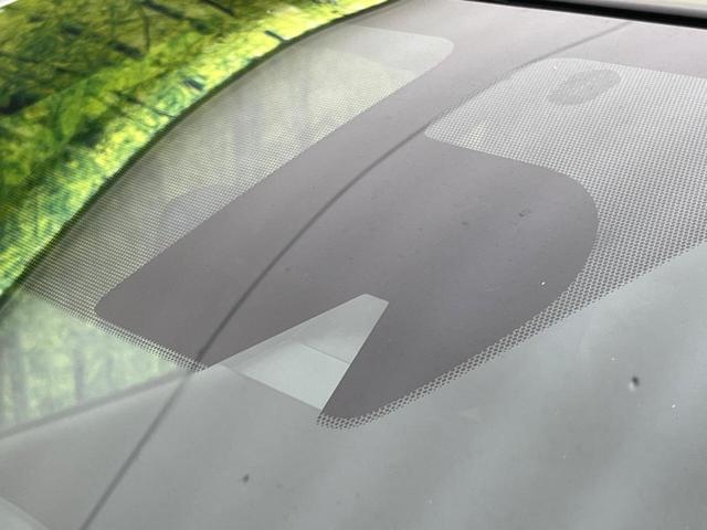 ノート メダリスト エマージェンシーブレーキパッケージ 純正ナビ 衝突被害軽減装置 禁煙車 ハーフレザーシート コーナーセンサー スマートキー LEDヘッド ETC 車線逸脱警報 オートライト オートエアコン Bluetooth CD/DVD再生(4枚目)