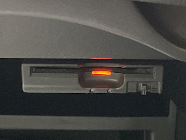 ノート メダリスト エマージェンシーブレーキパッケージ 純正ナビ 衝突被害軽減装置 禁煙車 ハーフレザーシート コーナーセンサー スマートキー LEDヘッド ETC 車線逸脱警報 オートライト オートエアコン Bluetooth CD/DVD再生(6枚目)