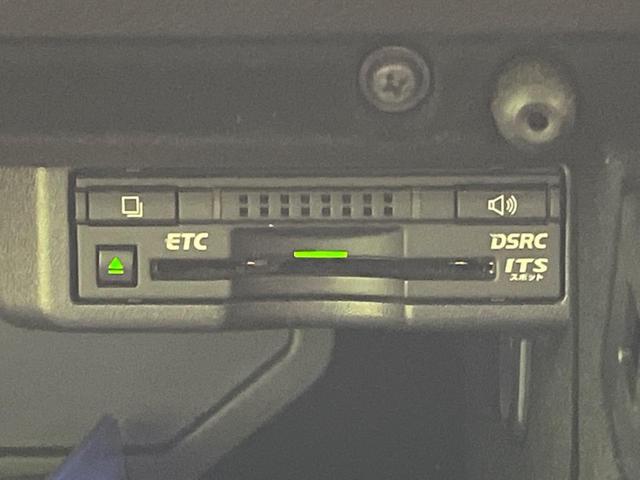 ＲＣ ＲＣ３００ｈ　Ｆスポーツ　３眼ＬＥＤ　ブラインドスポット　純正ＳＤナビ　バックカメラ　衝突被害軽減システム　レーダークルーズ　禁煙車　レザーシート　前席シートエアコン　ドラレコ　コーナーセンサー　スマートキー（8枚目）