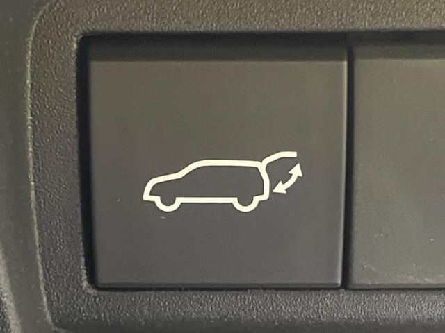 ヤリスクロス ハイブリッドＺ　パノラミックビューモニター　純正８型ディスプレイオーディオ　ブラインドスポットモニター　パワーバックドア　トヨタセーフティセンス　レーダークルーズコントロール　Ｂｌｕｅｔｏｏｔｈ（4枚目）