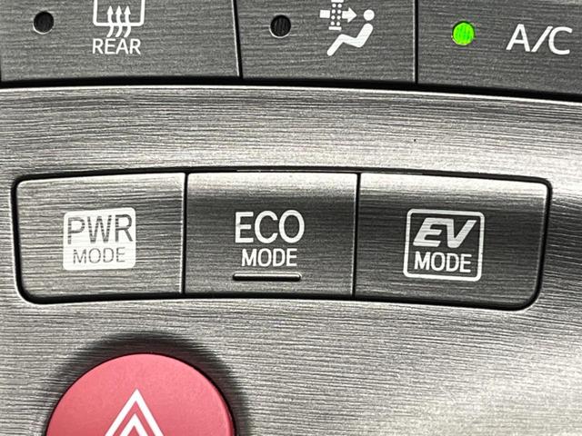 プリウス Ｓ　純正ＳＤナビ　バックカメラ　スマートキー　ＨＩＤヘッド　ビルトインＥＴＣ　オートハイビーム　オートエアコン　純正１５インチアルミ　Ｂｌｕｅｔｏｏｔｈ　ＣＤ　ＤＶＤ再生　地デジ（3枚目）