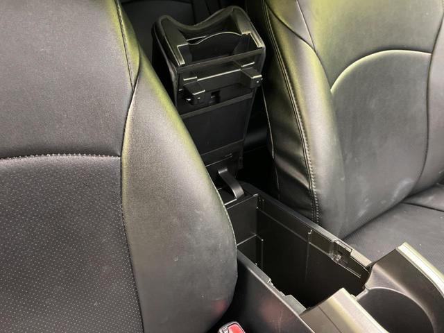 プリウス Ｓ　純正ＳＤナビ　バックカメラ　スマートキー　ＨＩＤヘッド　ビルトインＥＴＣ　オートハイビーム　オートエアコン　純正１５インチアルミ　Ｂｌｕｅｔｏｏｔｈ　ＣＤ　ＤＶＤ再生　地デジ（6枚目）