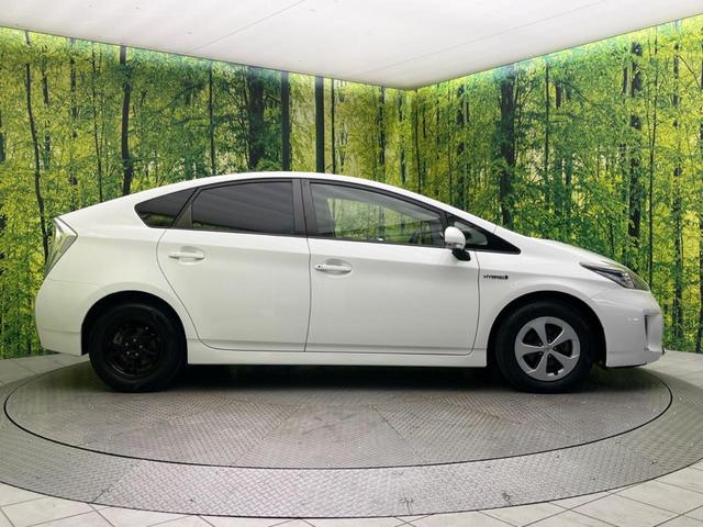 プリウス Ｓ　純正ＳＤナビ　バックカメラ　スマートキー　ＨＩＤヘッド　ビルトインＥＴＣ　オートハイビーム　オートエアコン　純正１５インチアルミ　Ｂｌｕｅｔｏｏｔｈ　ＣＤ　ＤＶＤ再生　地デジ（26枚目）