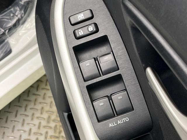 プリウス Ｓ　純正ＳＤナビ　バックカメラ　スマートキー　ＨＩＤヘッド　ビルトインＥＴＣ　オートハイビーム　オートエアコン　純正１５インチアルミ　Ｂｌｕｅｔｏｏｔｈ　ＣＤ　ＤＶＤ再生　地デジ（32枚目）