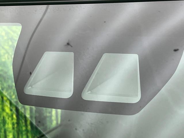 【スマートアシスト】走行中に前方の車両等を認識し、衝突しそうな時は警報とブレーキで衝突回避と被害軽減をアシスト。より安全にドライブをお楽しみいただけます。